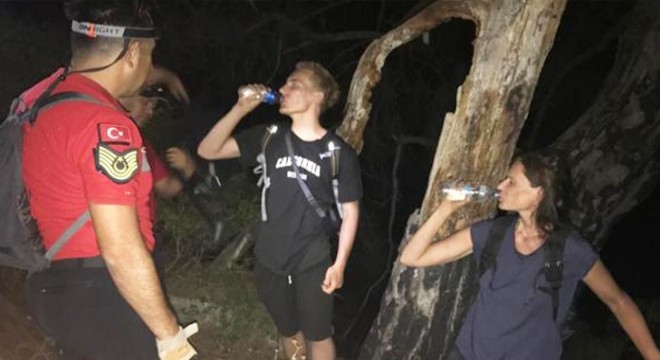 Likya Yolu'nda mahsur kalan turistler kurtarıldı