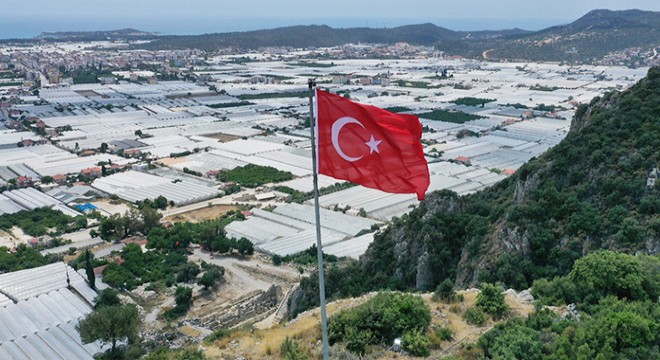 Likya kalesine dev bayrak