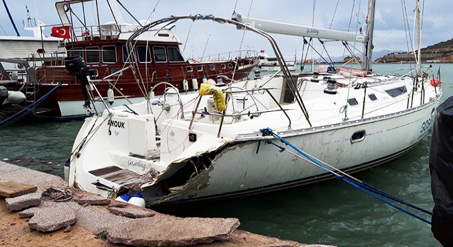 Limanda demirli tekne, fırtınada beton rıhtıma çarptı