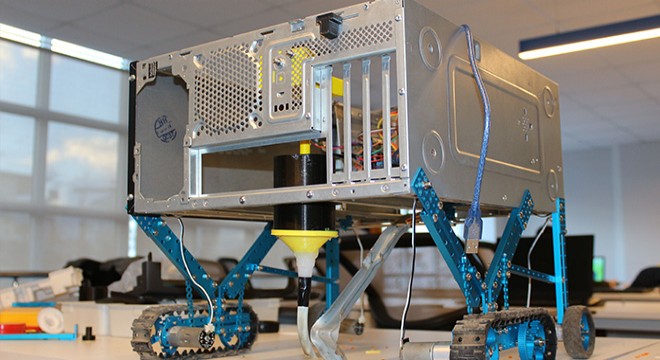Lise öğrencileri tohum ekme robotu üretti