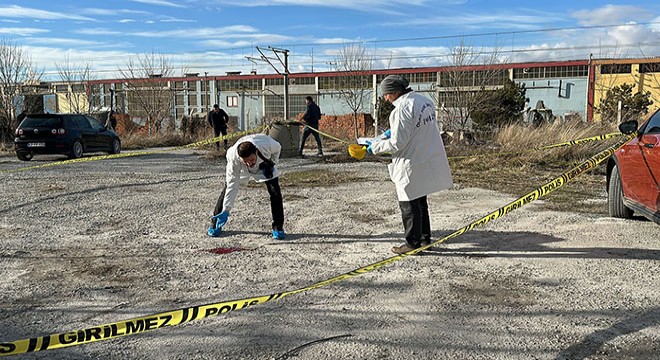 Lise öğrencisi ile 17 yaşındaki çırağı yaralayıp, kaçtılar