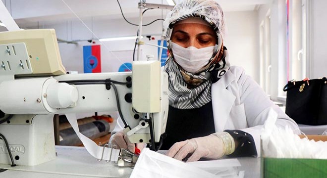 Lise öğretmenlerinden maske dikim seferberliği