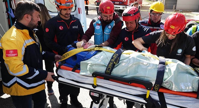Lisede deprem tatbikatı