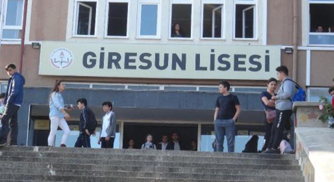 Liseli Buğra, kız öğrencinin şakalaşırken attığı yumrukla öldü