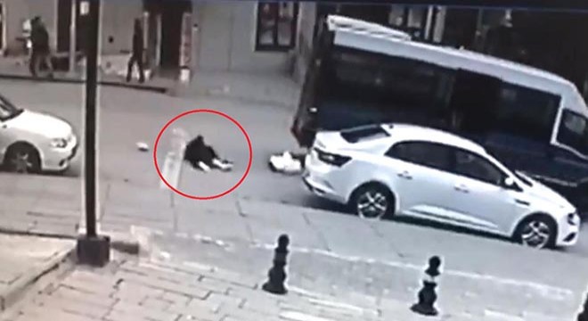 Liseli Helin, kapısı açık dolmuştan düşerek ağır yaralandı
