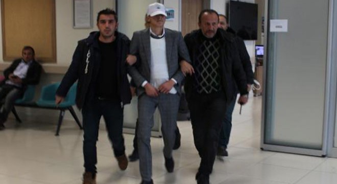 Liseli, arkadaşını kendisini dövdüğü için öldürmüş