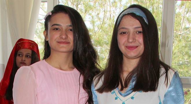 Liselilerden mini defile ve sergi