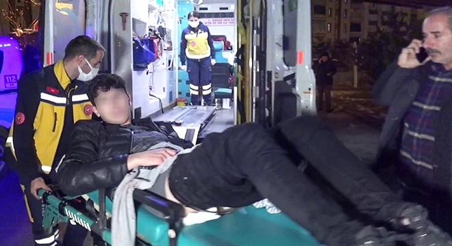Liselilerin 'laf atma' kavgası: 2 yaralı