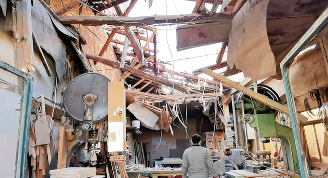 Lodos nedeniyle iş yerinin çatısı çöktü