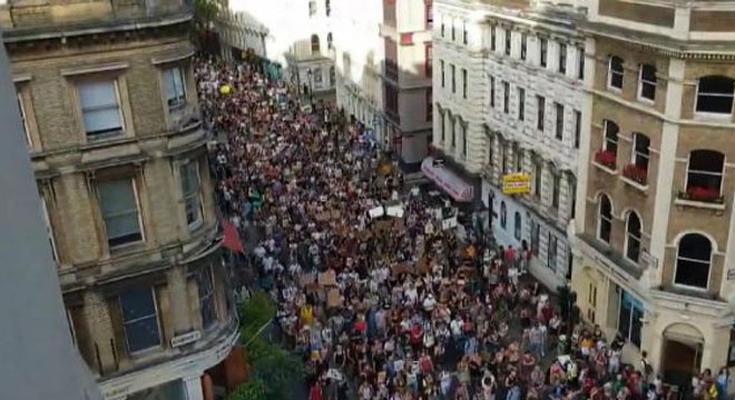 Londra’da Borsin Johnson karşıtı protestolar düzenledi