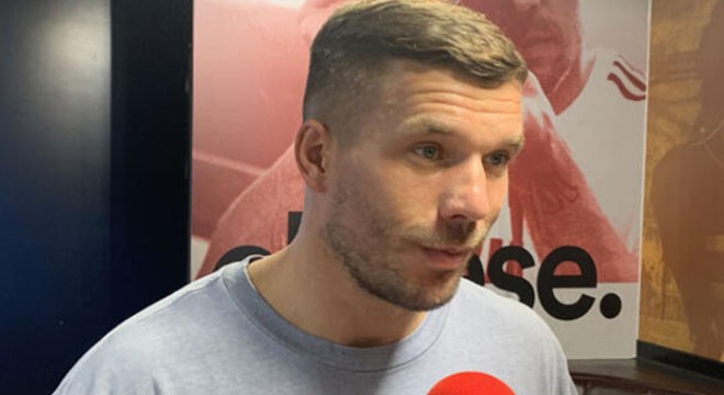 Lukas Podolski’den depremzedeler için bağış