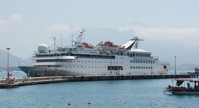 Lüks kruvaziyer, Alanya Limanı'na demirledi