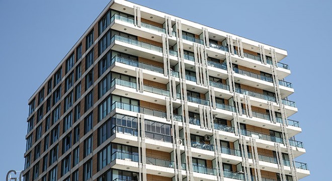 Lüks rezidansta başına cam düşen kişi öldü