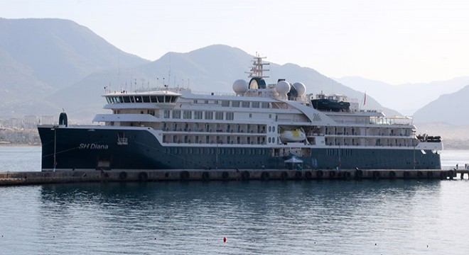 Lüks kruvaziyer ABD li ve Rus turistleri Antalya ya getirdi