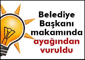 Belediye Başkanı makamında ayağından vuruldu