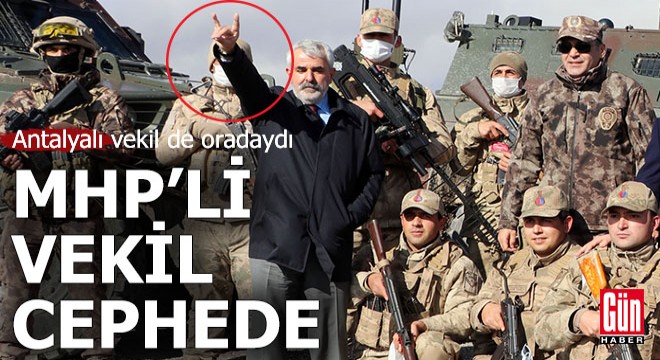 MHP'li vekilin askerlerle 'Bozkurt'lu hatıra fotoğrafı