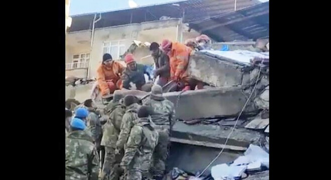 MSB: Hatay'da, enkaz altındaki Buse kurtarıldı