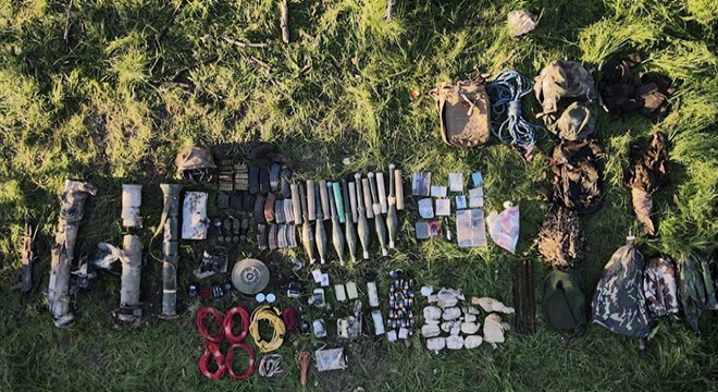 MSB: Teröristlere ait çok sayıda silah ve mühimmat ele geçirildi