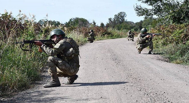 MSB: Türkiye'ye kaçak geçmeye çalışan 13 kişi yakalandı