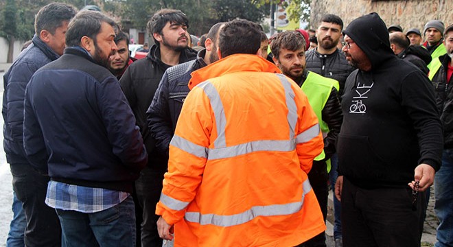 Maaşlarını alamadıklarını öne süren işçilerinden eylem
