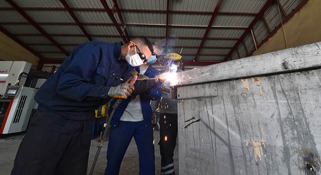 Macar öğrenciler, belediyede 'çıraklık' yapıyor