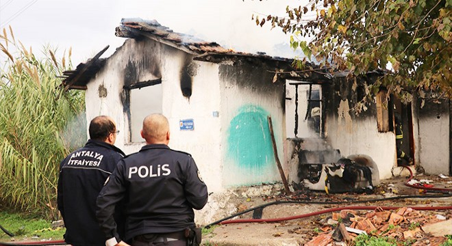 Madde bağımlılarının kaldığı evde yangın