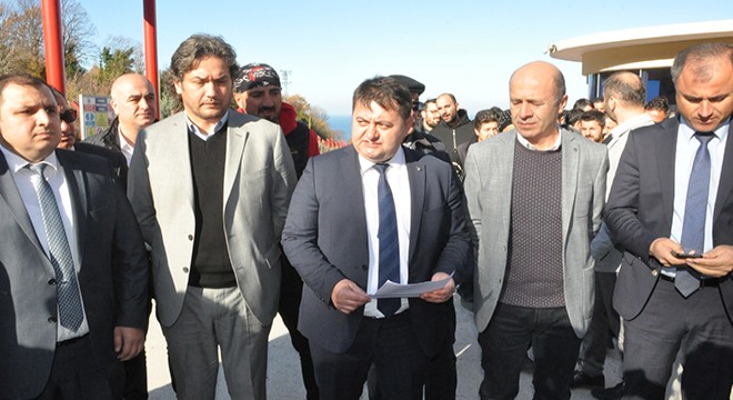 Maden işçilerinin maaş eylemi sürüyor