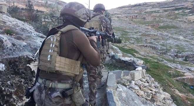 Mağaraya baskın yapan polis kumarhaneyle karşılaştı: 29 gözaltı