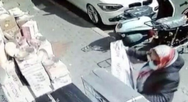 Mağaza önünden televizyon hırsızlığı güvenlik kamerasında