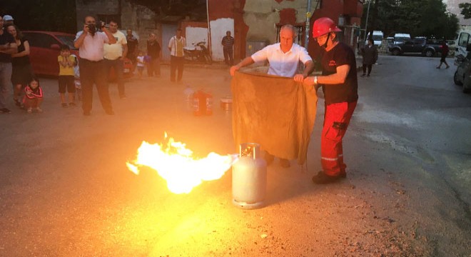 Mahalleliye yangın eğitimi