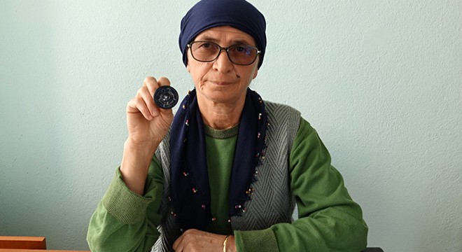 Mahallenin ilk kadın muhtarı, 16 yıldır mührü kaptırmadı