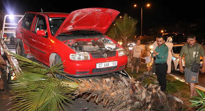 Makas atan araç otomobile vurup kaçtı