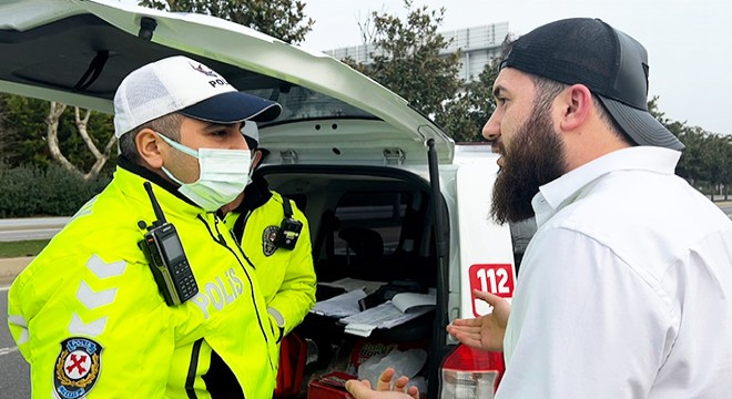 Makas atan otomobil sürücüsü kamerada