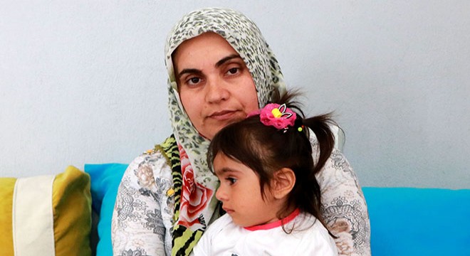 Makatı doğuştan kapalı olan Deniz, yardım bekliyor