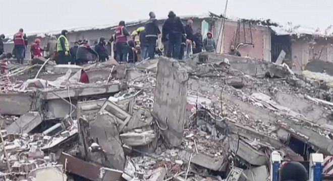 Malatya'da 15 sporcu enkaz altında kaldı