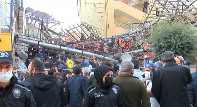 Malatya'da iki katlı bina çöktü: 8 kişi kurtarıldı