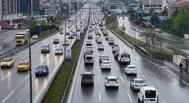 Maltepe D-100 Karayolu'nda trafik yoğunluğu