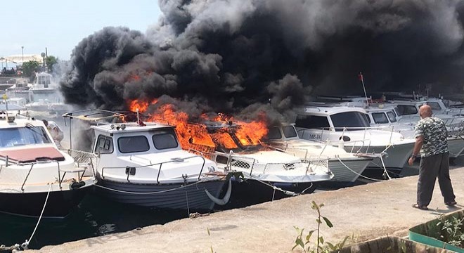 Maltepe Sahili'nde 8 tekne yandı
