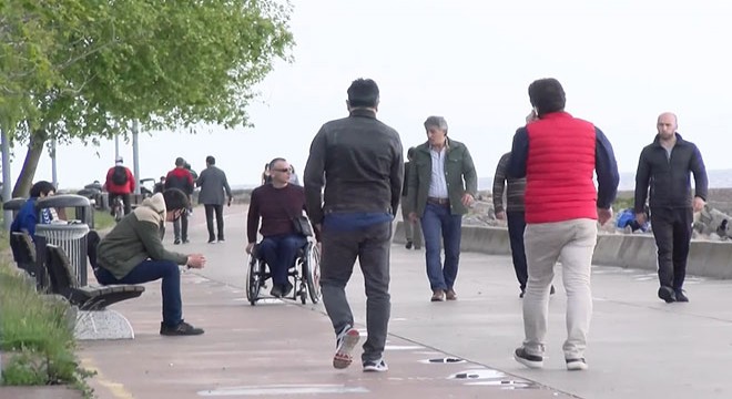 Maltepe'de yasağa rağmen sahile akın ettiler