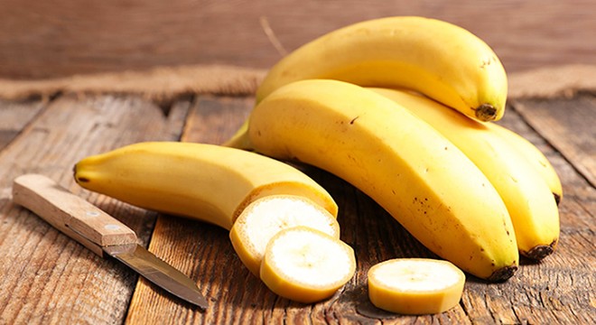 Manavdan çaldıkları 10 kilo muzu 1 saat sonra geri getirdiler