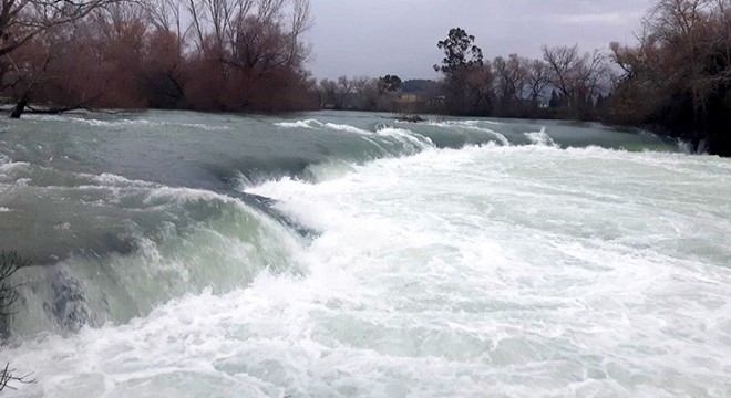 Manavgat Şelalesi'nin debisi yükseldi