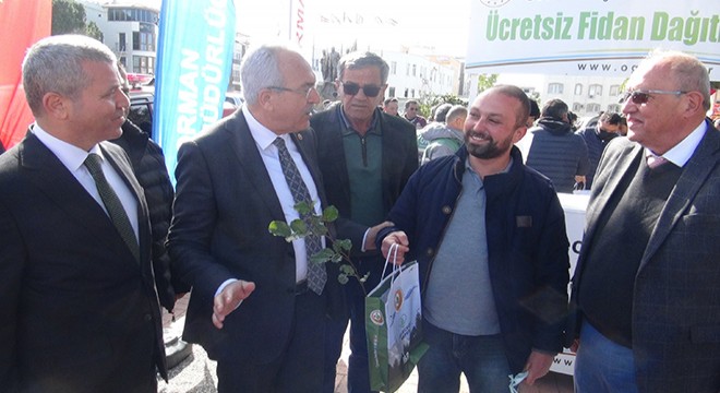 Manavgat'ta 10 bin fidan dağıtıldı