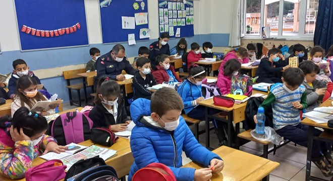 Manavgat'ta AHENK Projesi kapsamında kitap okuma etkinliği