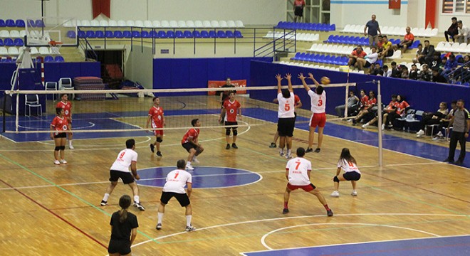 Manavgat'ta Cumhuriyet Kupası Voleybol Turnuvası düzenlendi