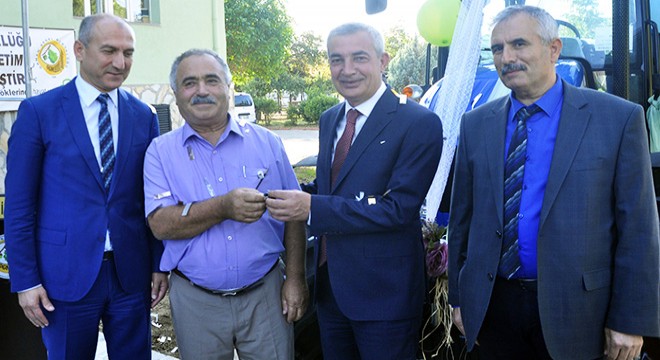 Manavgat'ta ORKÖY kredisiyle traktör verildi