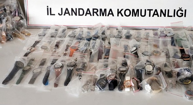 Manavgat'ta gümrük kaçağı saat operasyonu