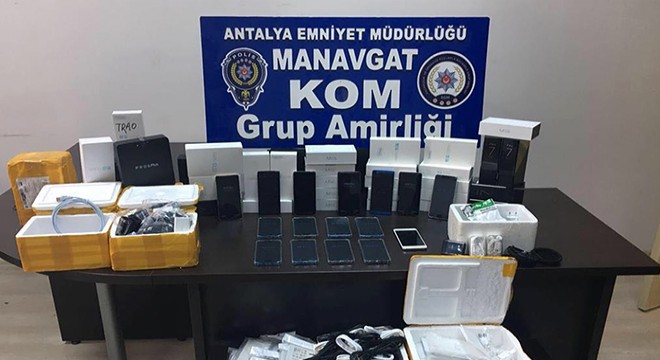 Manavgat'ta kaçak telefon operasyonu