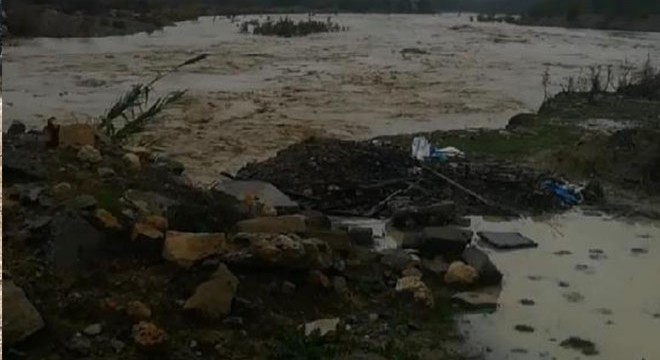 Manavgat'ta şiddetli yağış taşkına neden oldu