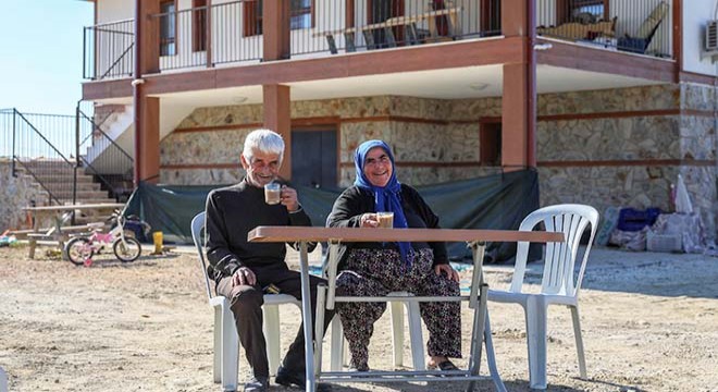 Manavgat yangınında zarar gören mahallede evler teslim edildi