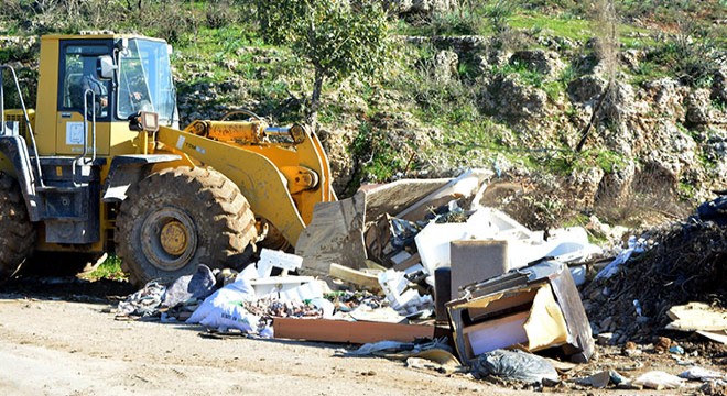 Manavgat yangınından etkilenen bölgeye dökülen atıklar kaldırıldı